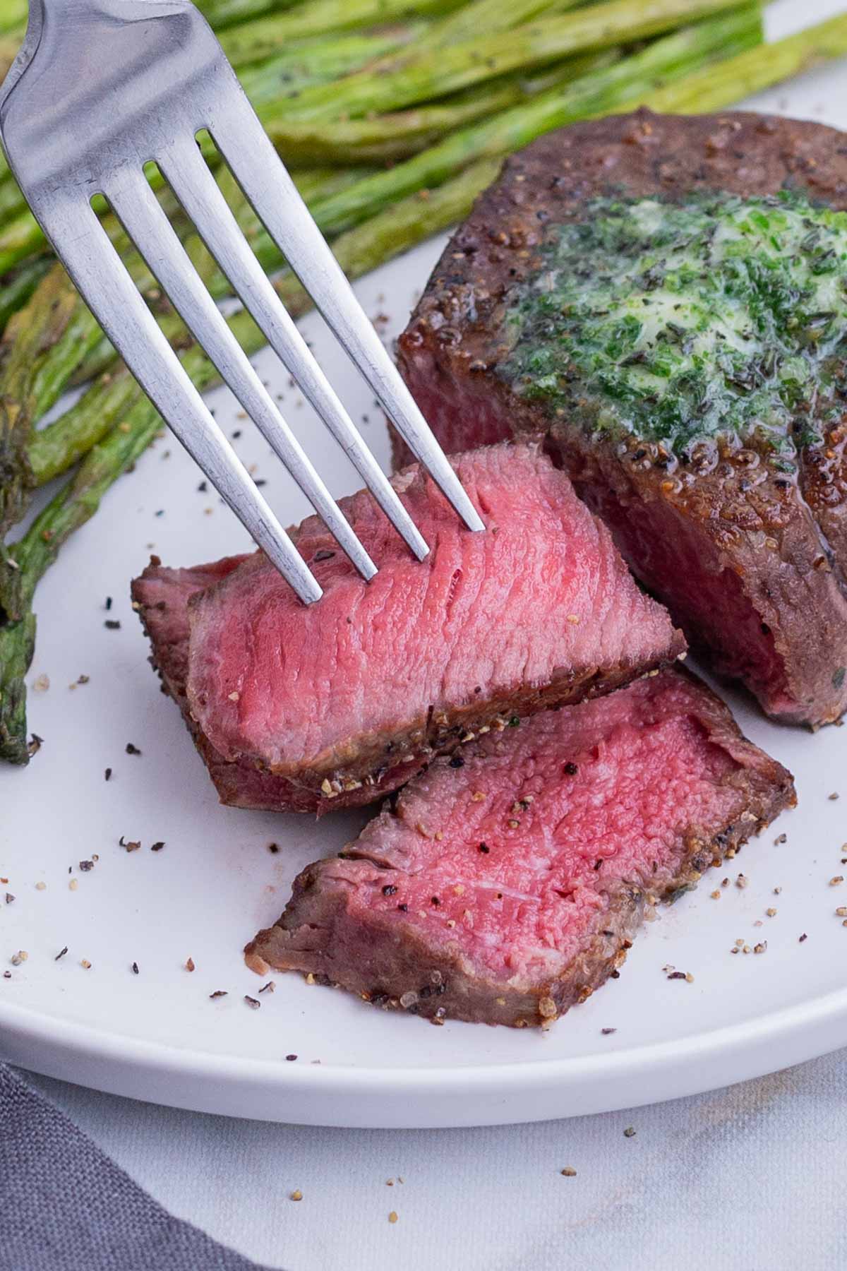 Steak Filet Minon  Center Cut Frozen 8 OZ